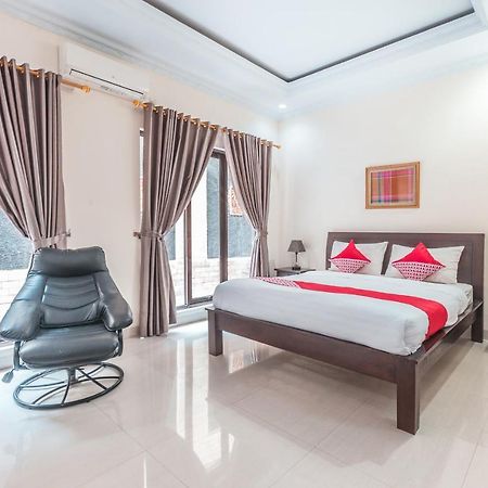 Oyo 1667 Wisma Lux Barkah Jakarta Exteriör bild