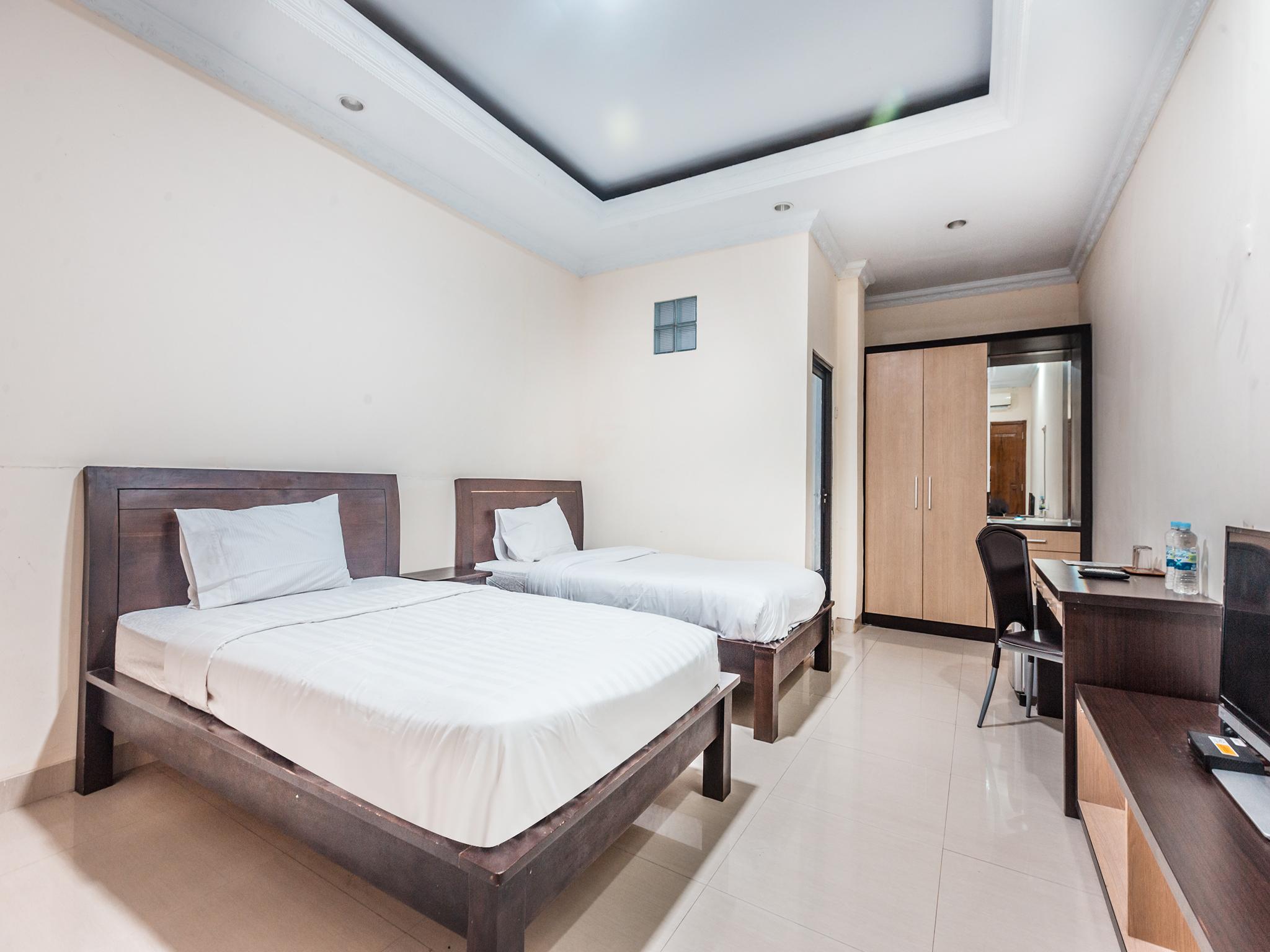 Oyo 1667 Wisma Lux Barkah Jakarta Exteriör bild