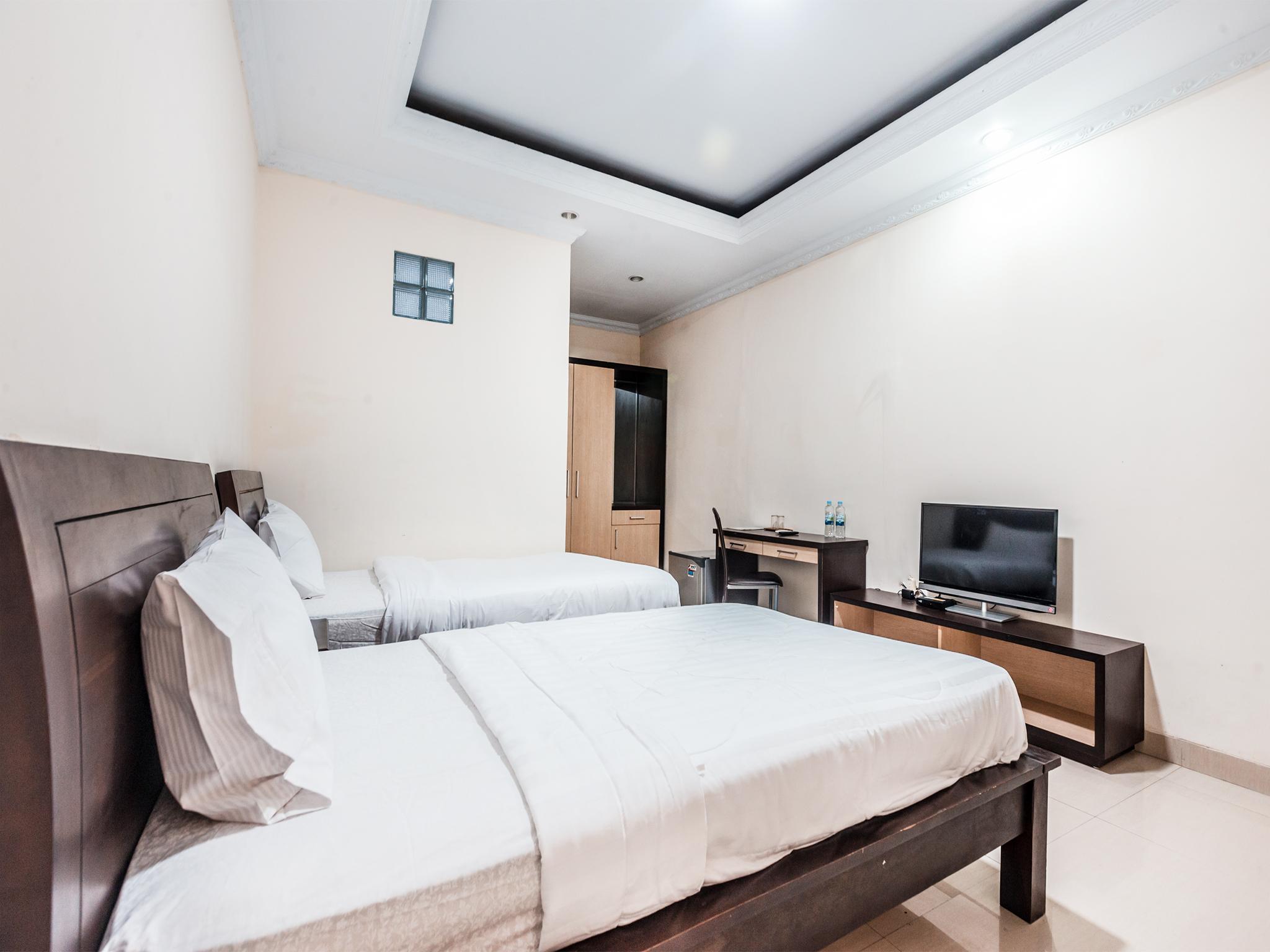 Oyo 1667 Wisma Lux Barkah Jakarta Exteriör bild
