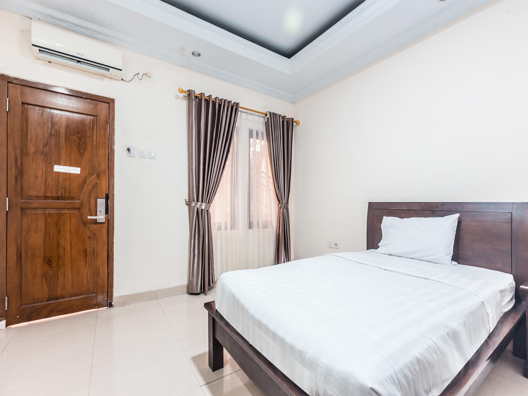 Oyo 1667 Wisma Lux Barkah Jakarta Exteriör bild