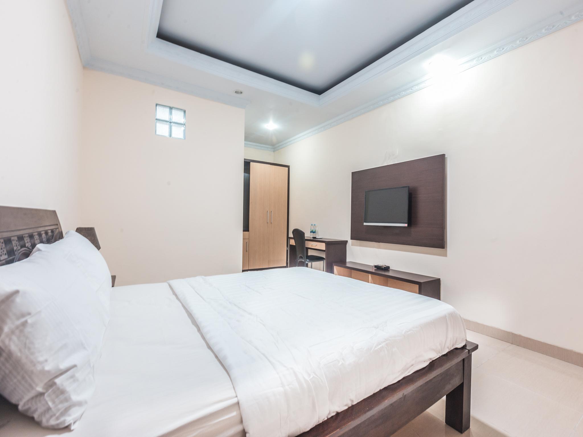 Oyo 1667 Wisma Lux Barkah Jakarta Exteriör bild