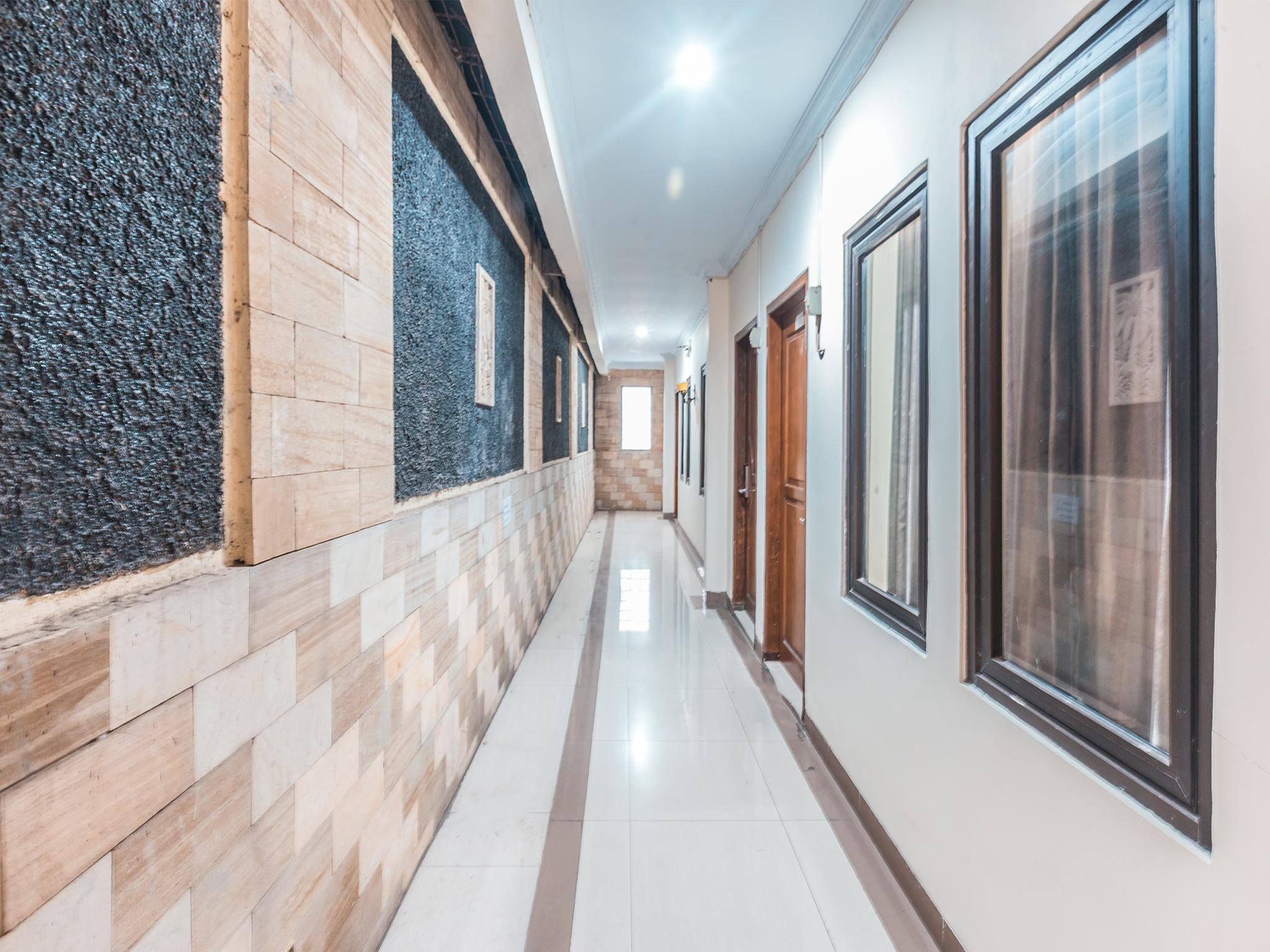 Oyo 1667 Wisma Lux Barkah Jakarta Exteriör bild