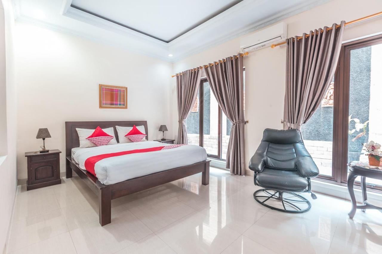 Oyo 1667 Wisma Lux Barkah Jakarta Exteriör bild
