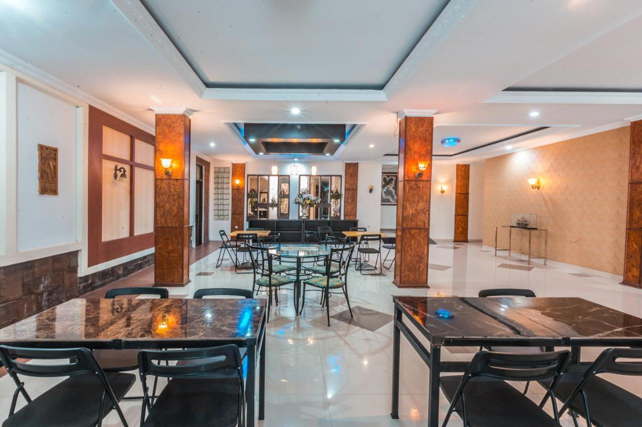 Oyo 1667 Wisma Lux Barkah Jakarta Exteriör bild